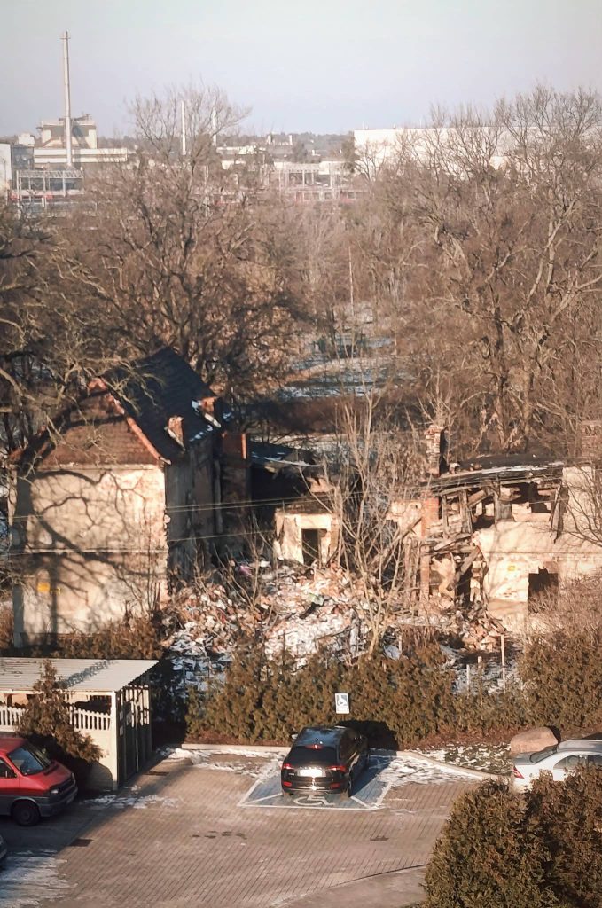 RUINA STRASZY PRZY UL. ŁOKIETKA